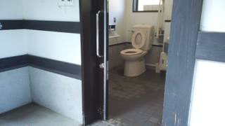 高柴デコ屋敷 車椅子トイレ