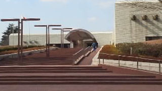 国立歴史民俗博物館 入口階段・スロープ