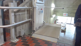 埼玉県立歴史と民俗の博物館 階段昇降機