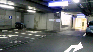 横浜美術館 車椅子駐車場