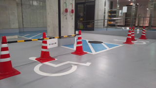 神奈川芸術劇場 車椅子駐車場