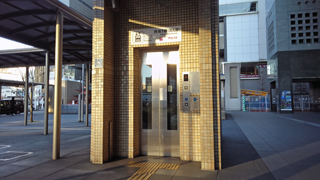 京都駅5番出口EV