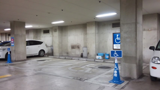 栃木県総合文化センター 車椅子駐車場
