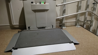 取手市民会館 階段昇降機