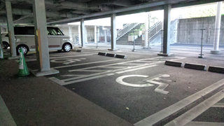 三重県総合文化センター 駐車場